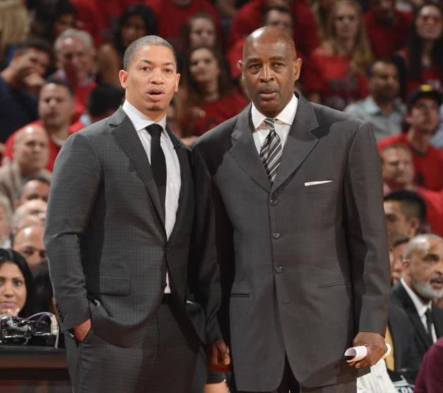  昂热主帅赛后宣布辞职，助教暂代执教职务  