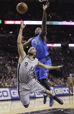  亚历山大全面发挥雷霆轻取马刺获三连胜