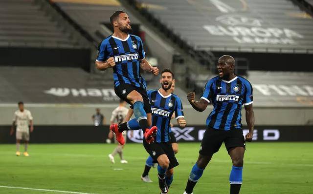  国米锋线火力全开，蓝黑军团强势登顶积分榜